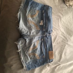 Cute hollister shorts.